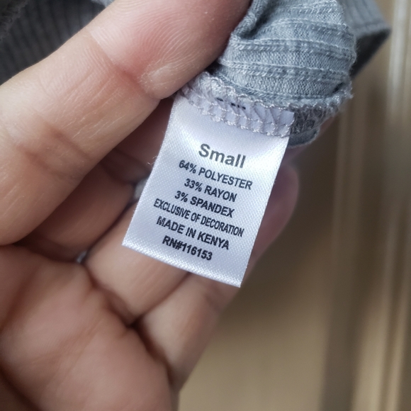 POOF New York Gray Ribbed V-Neck Top - Picture 5 of 7